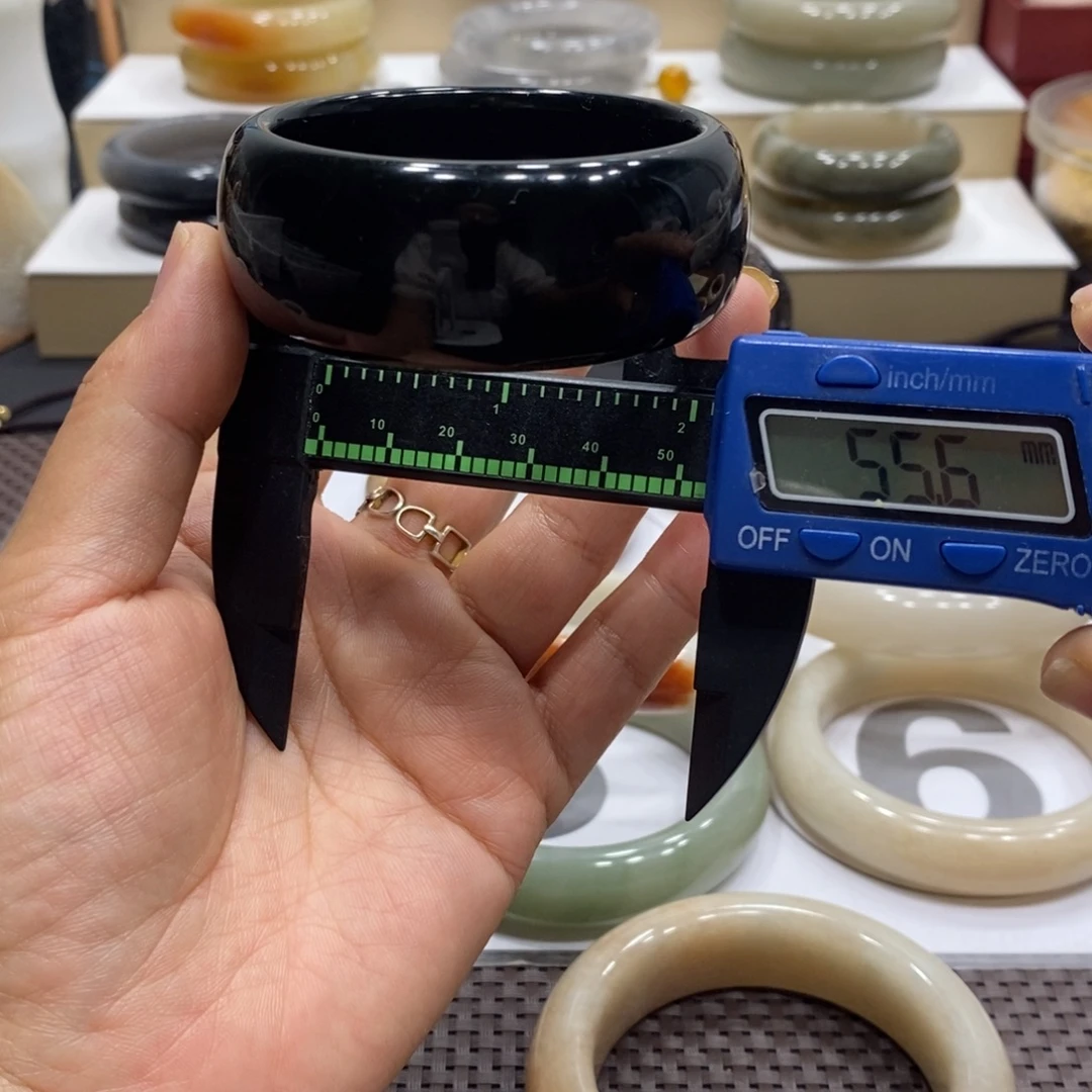 石英岩玉未镶嵌手镯