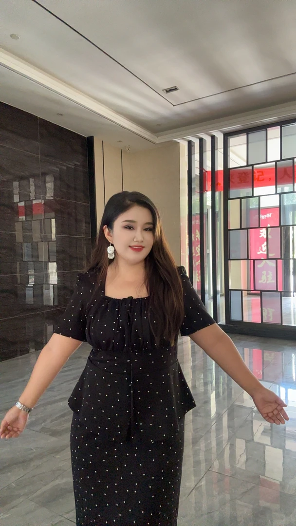 喜事不断家大码女装大方得体波点短袖连衣裙胖mm穿搭显瘦漂亮长裙