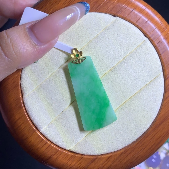 颈饰18K金镶嵌翡翠天然
