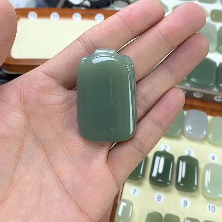 和田玉颈饰未镶嵌知*玩