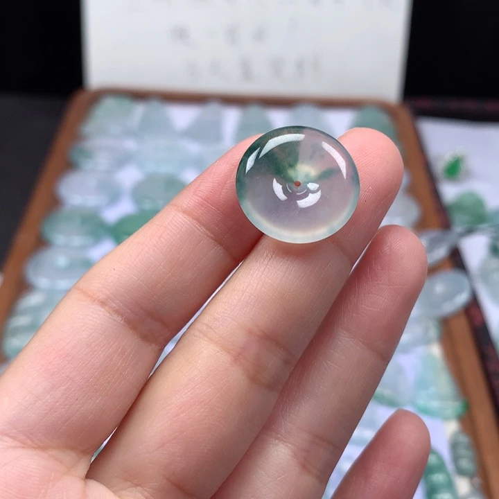 颈饰未镶嵌翡翠冰种飘花平安扣