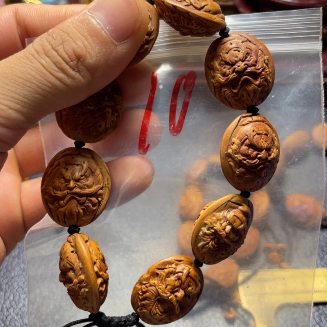大桃核雕刻瑕疵钟馗头
