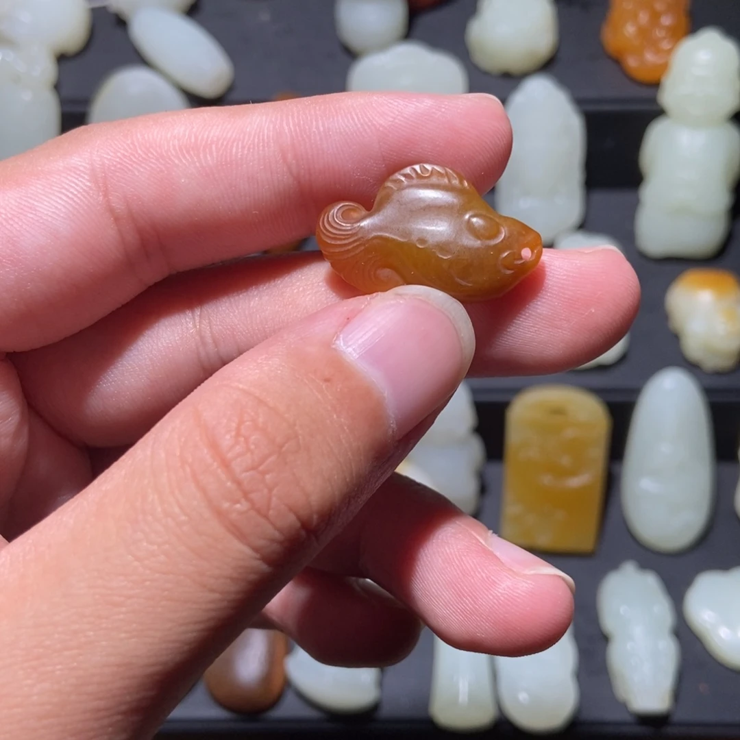 洲***和田玉未镶嵌颈饰