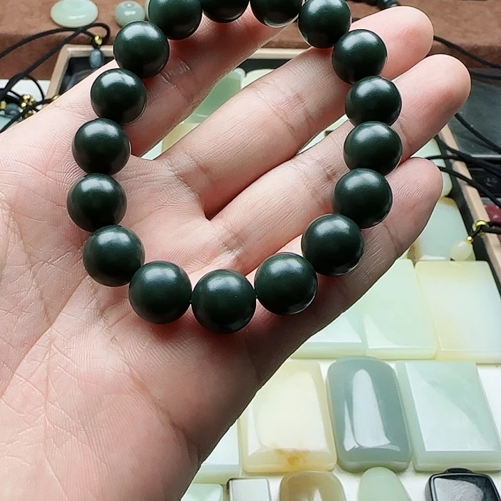 风***停和田玉未镶嵌颈饰