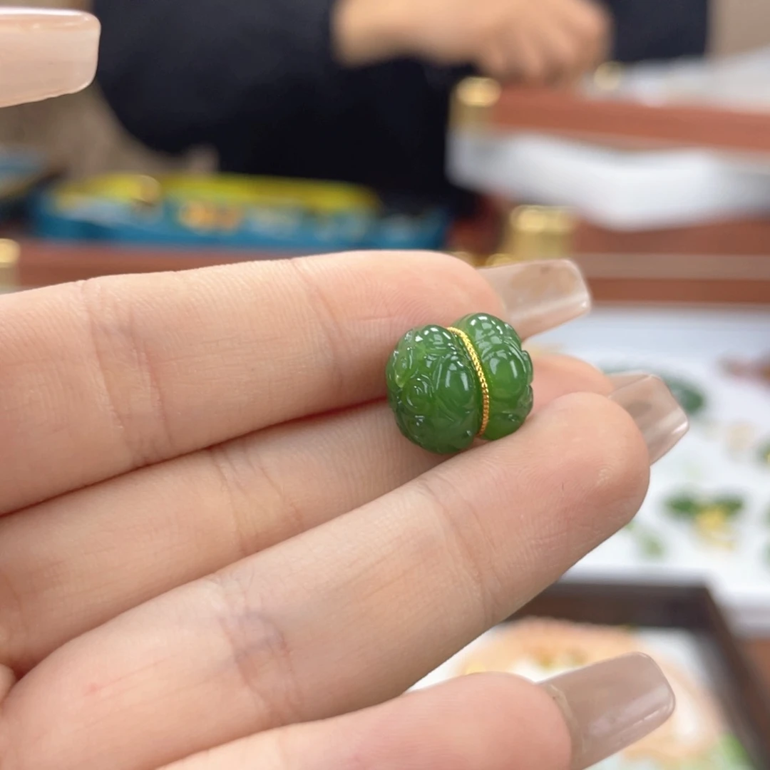 颈饰18K金镶嵌和田玉