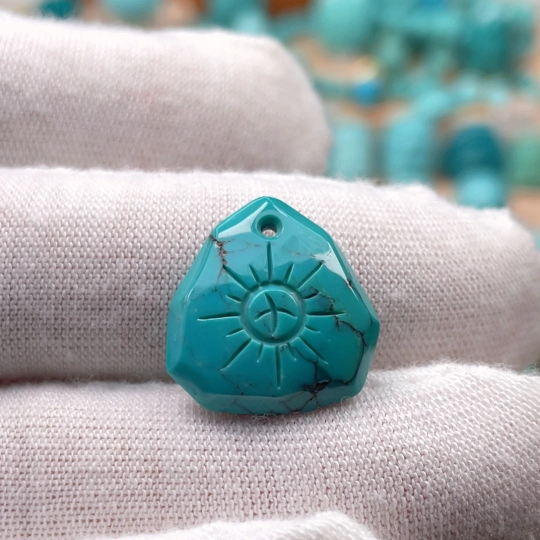 绿松石未镶嵌珠宝奇石