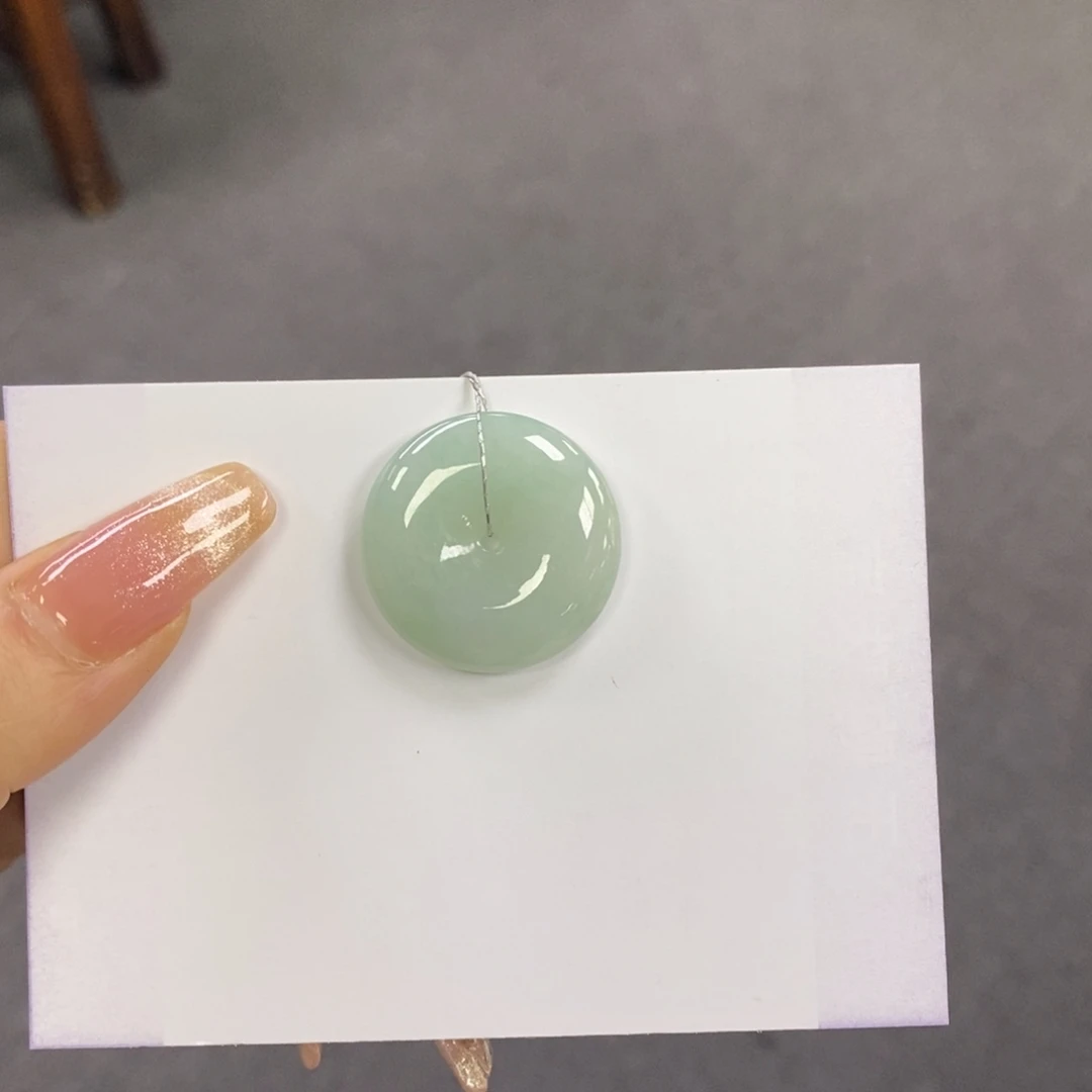 翡翠颈饰未镶嵌平安扣