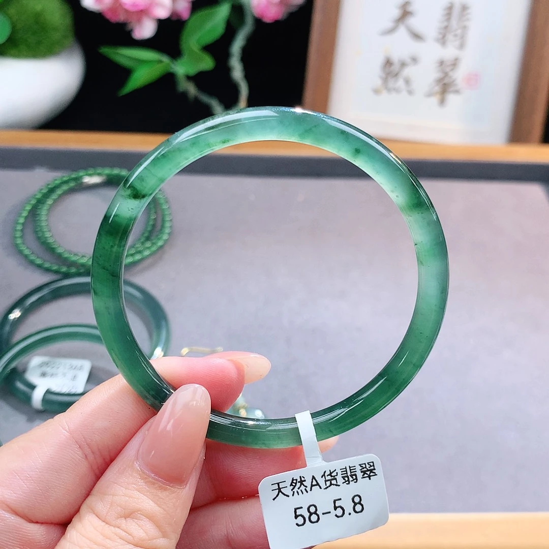 未镶嵌手镯（圆镯）翡翠