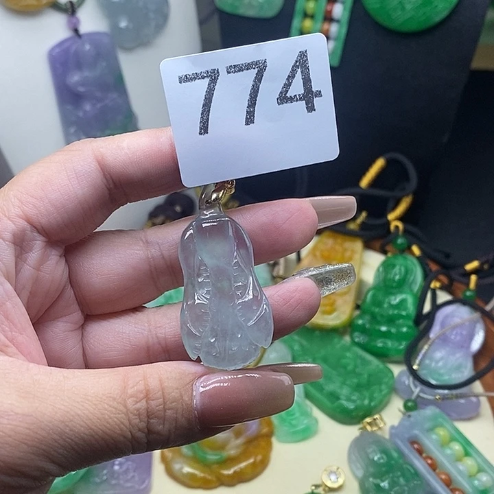 翡翠未镶嵌吊坠(赠链)