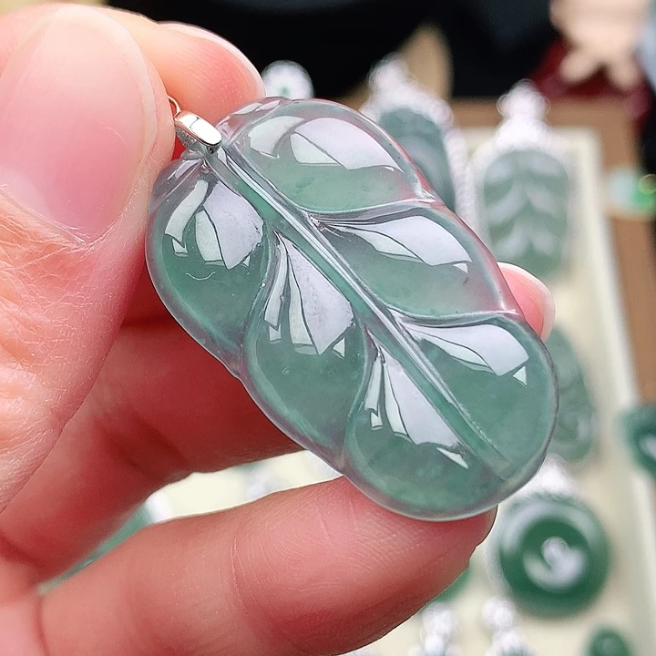 颈饰未镶嵌翡翠吊坠