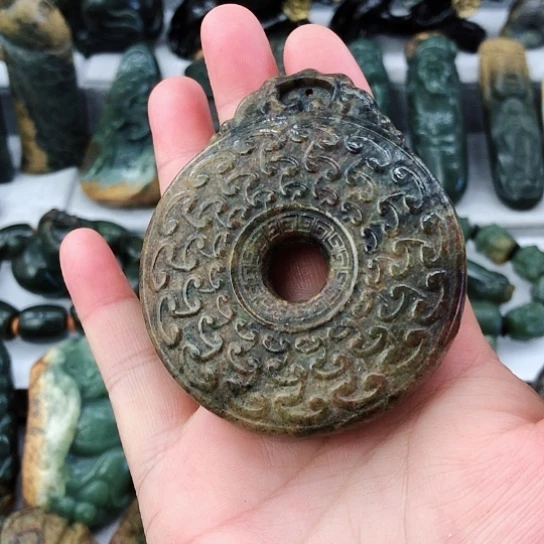 未镶嵌岫岩河磨玉（透闪石质玉）把件