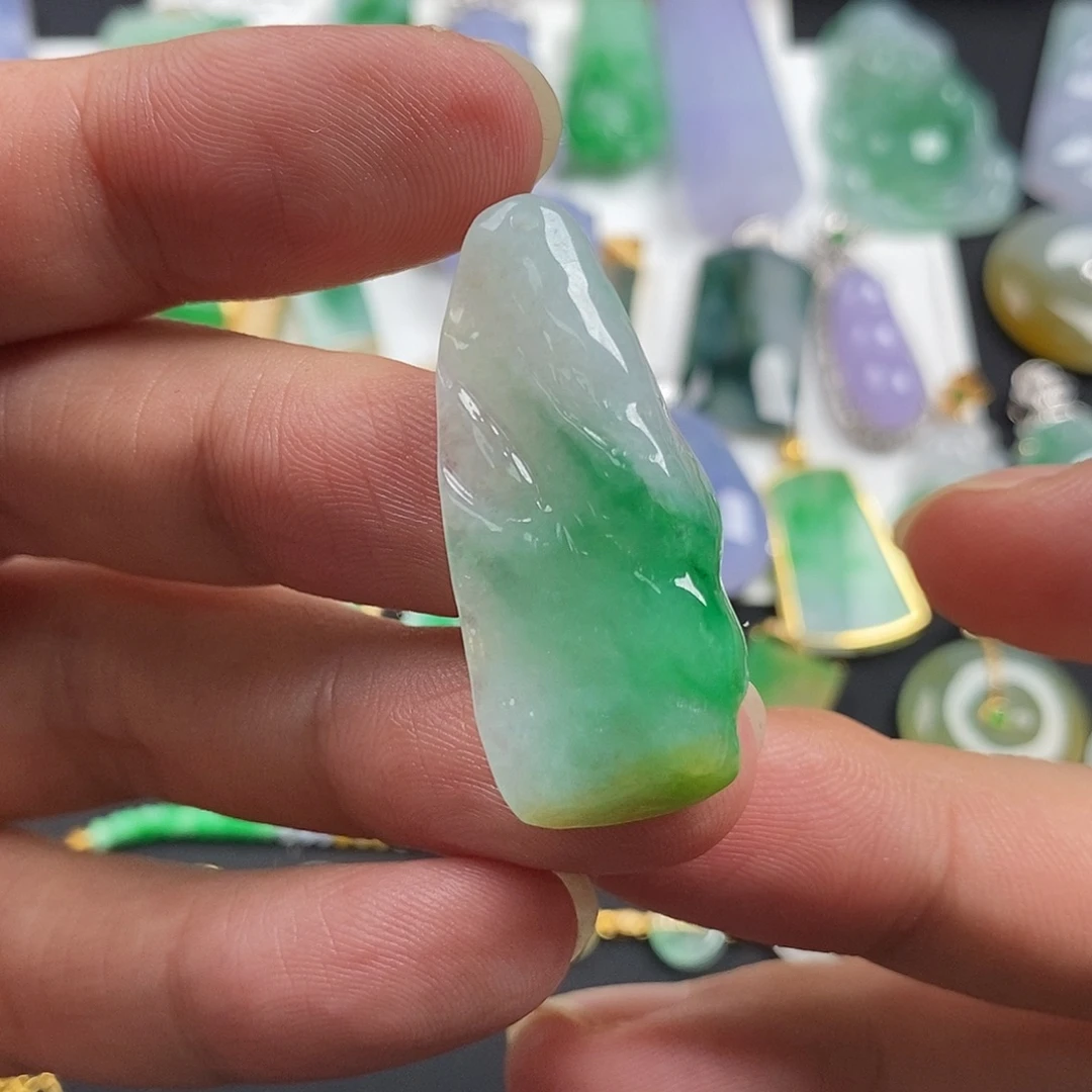 翡翠未镶嵌颈饰翡翠