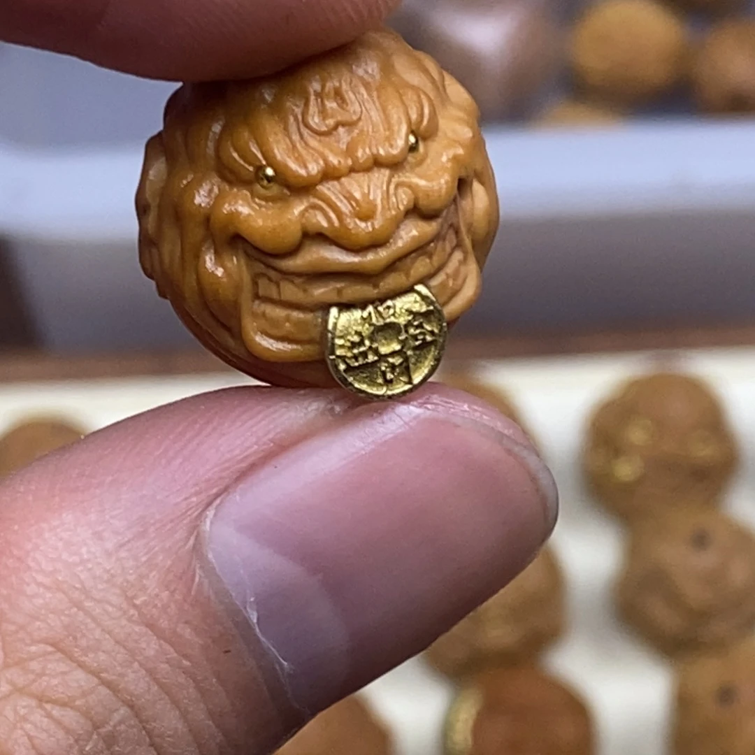吊坠猴头核桃重工咬钱