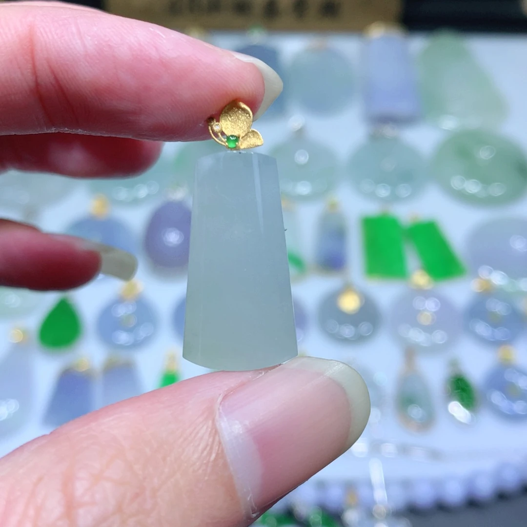 翡翠吊坠(不含链)18K金镶嵌