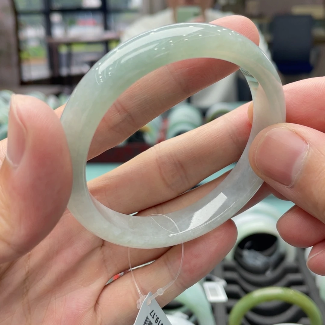 翡翠手镯未镶嵌手镯