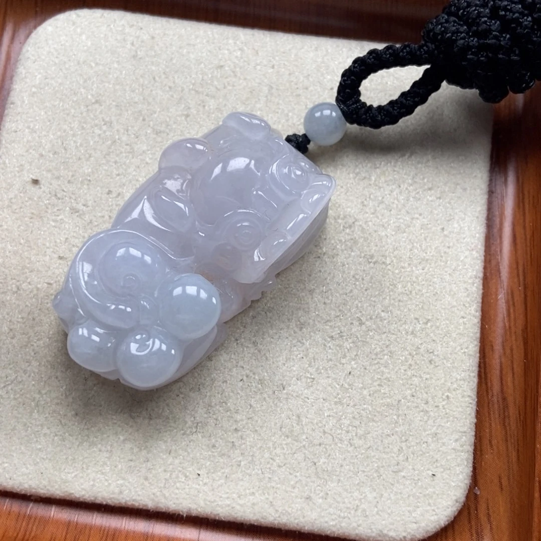 翡翠未镶嵌颈饰霸王