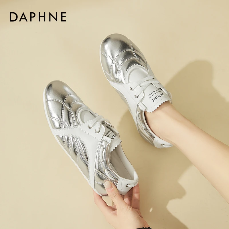 Daphne/达芙妮银色轻便阿甘鞋女春新款德训鞋平底时尚休闲运动鞋