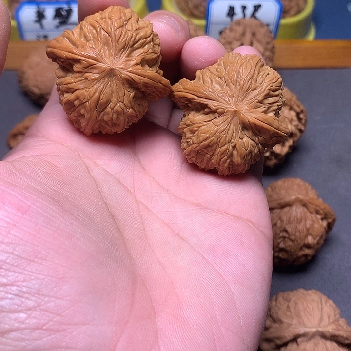 文玩核桃把件磨盘狮子头