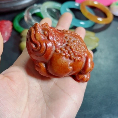 左***手白玉菩提把件一个一个