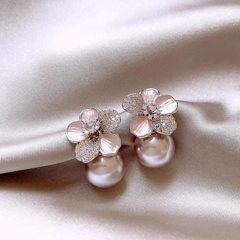 铜合金耳饰 微镶珍珠耳钉女独特漂亮耳环轻奢高级感甜美花瓣耳饰