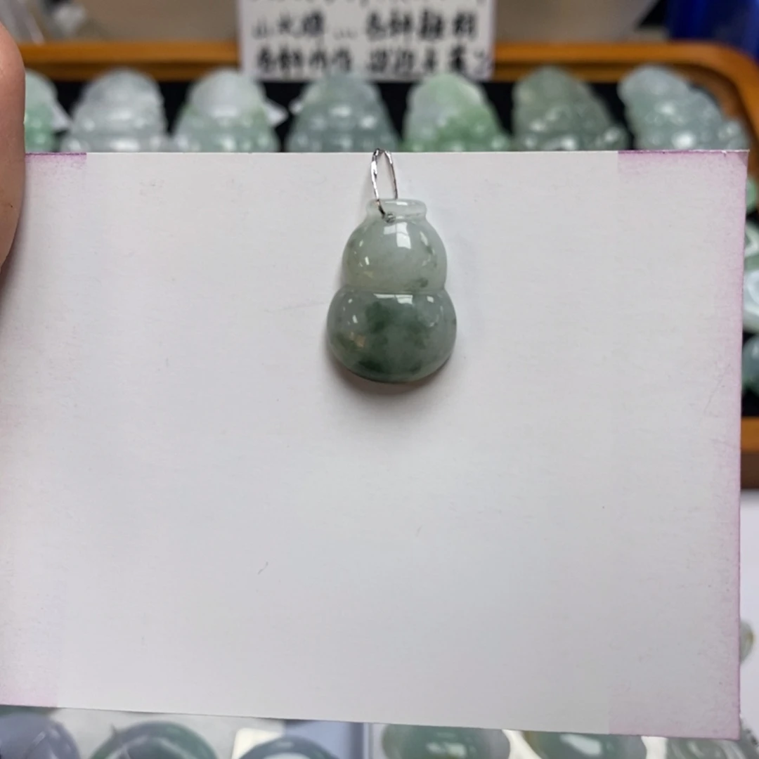 翡翠颈饰未镶嵌葫芦