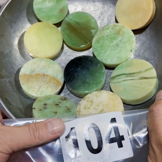 未镶嵌蛇纹石玉珠宝奇石