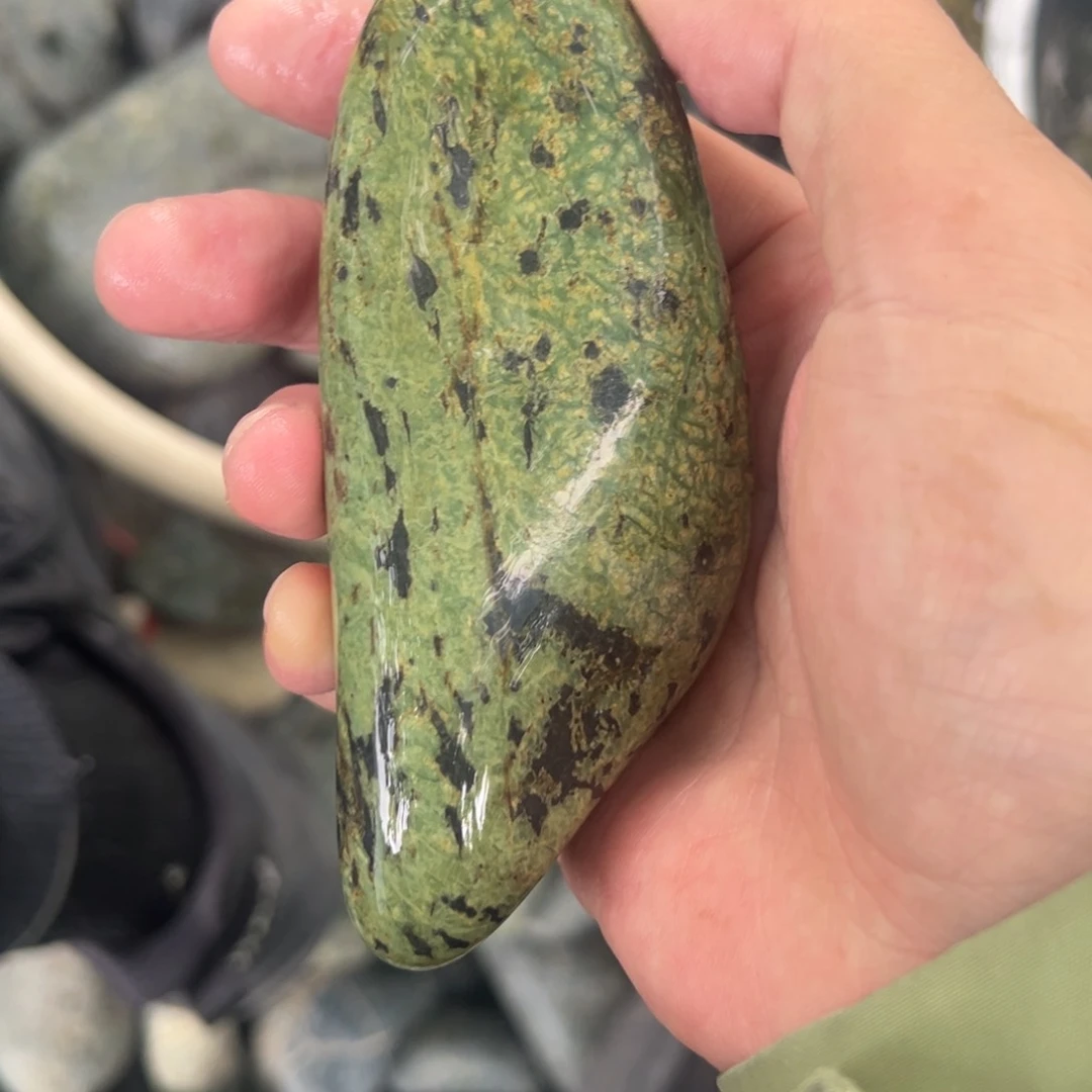 未镶嵌菱锰矿（红纹石）藏玉乐*谜