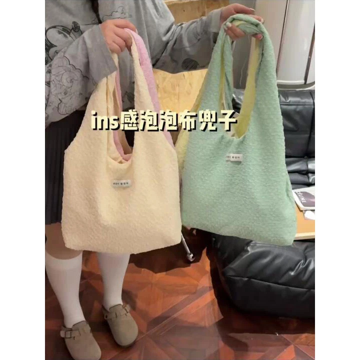 韩版休闲托特包包女2025新款肌理感褶皱泡泡帆布袋小众手提单肩包