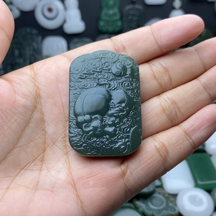 人***梦和田玉未镶嵌颈饰