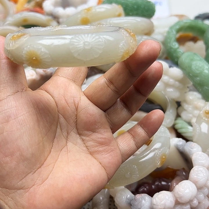 未镶嵌手镯石英岩玉亚