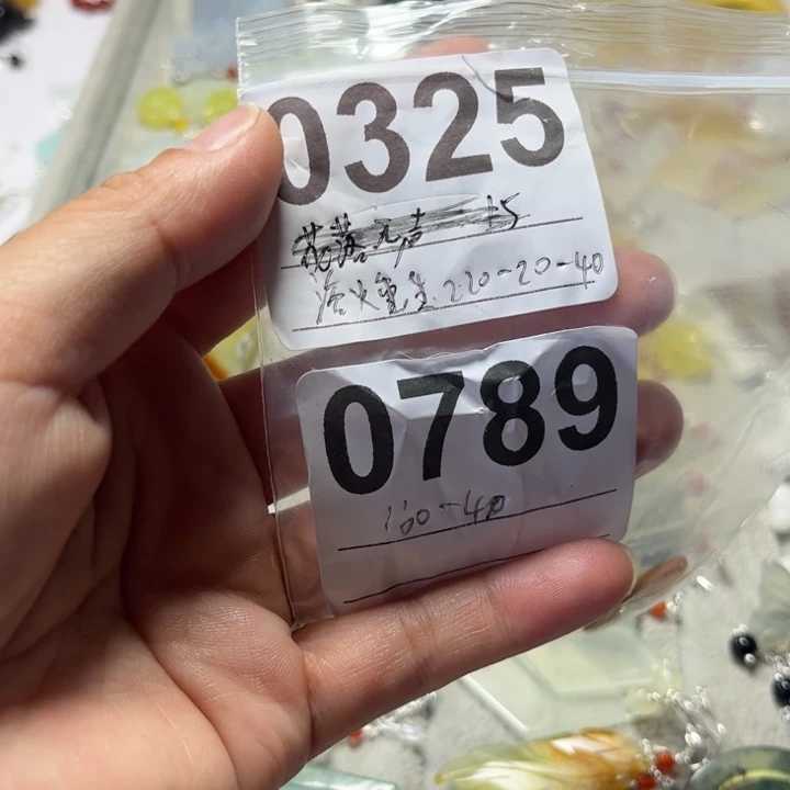 浴***生合金蛇纹石玉耳饰