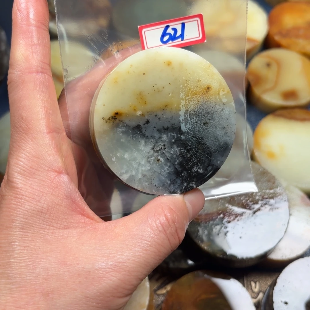 溪****蛇纹石玉未镶嵌珠宝半成品