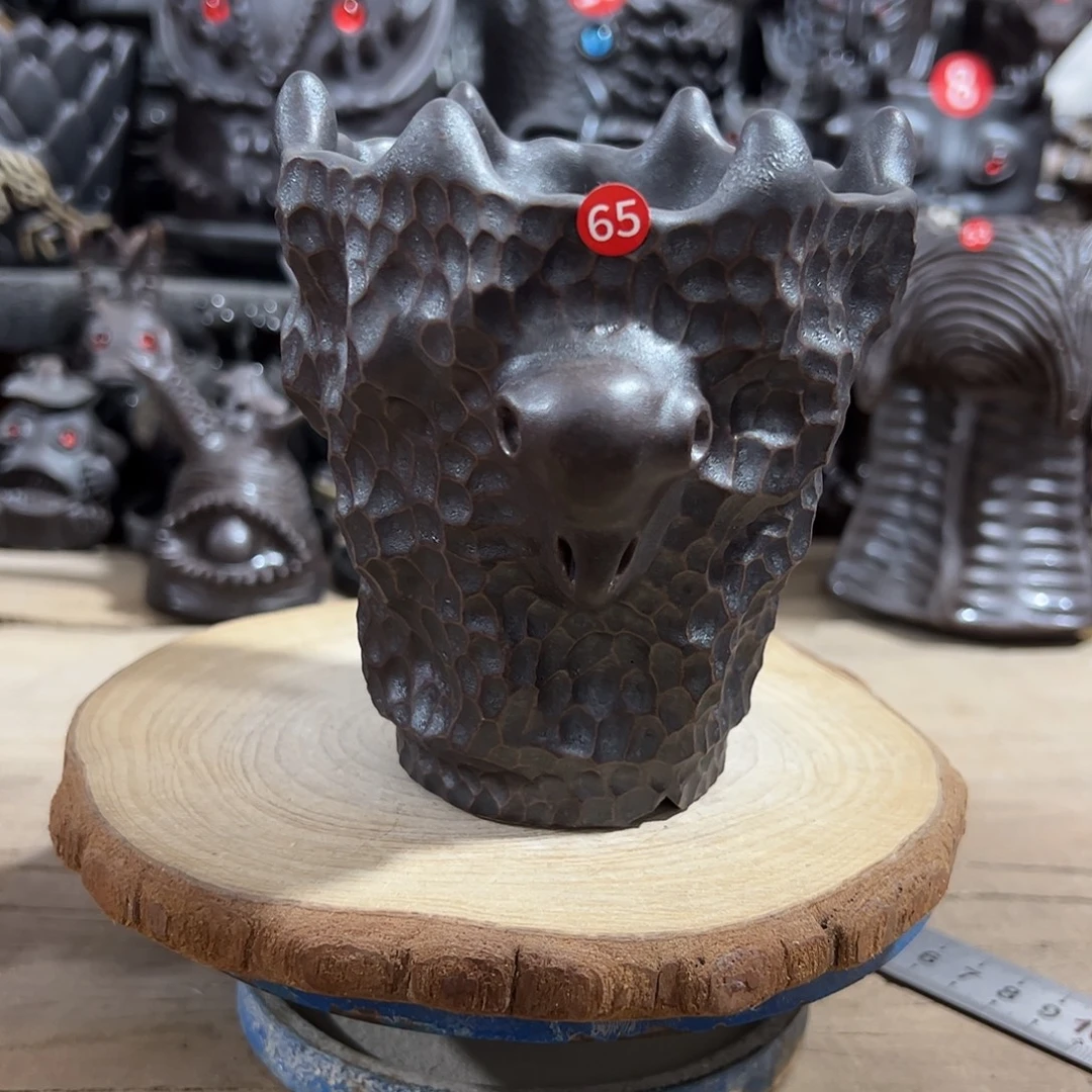 65号，手捏手刻微小手工制作痕迹，内口9.5外高12