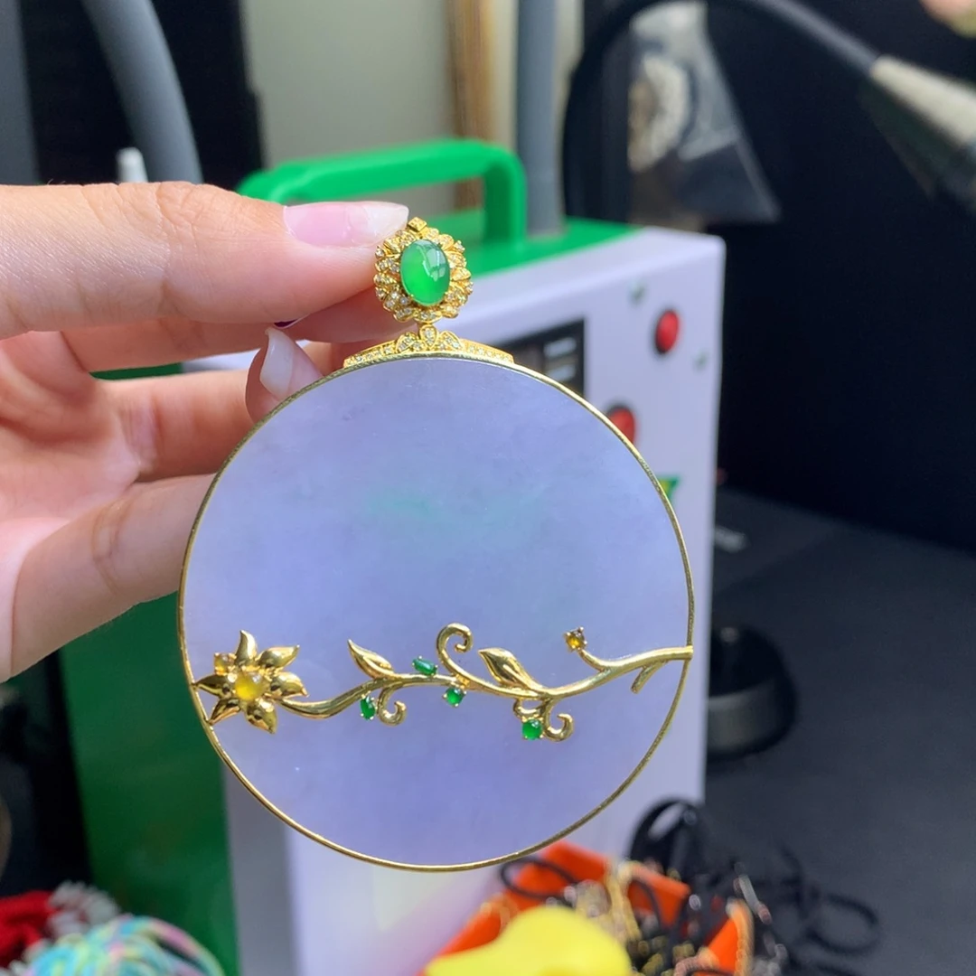 翡翠18K金镶嵌颈饰