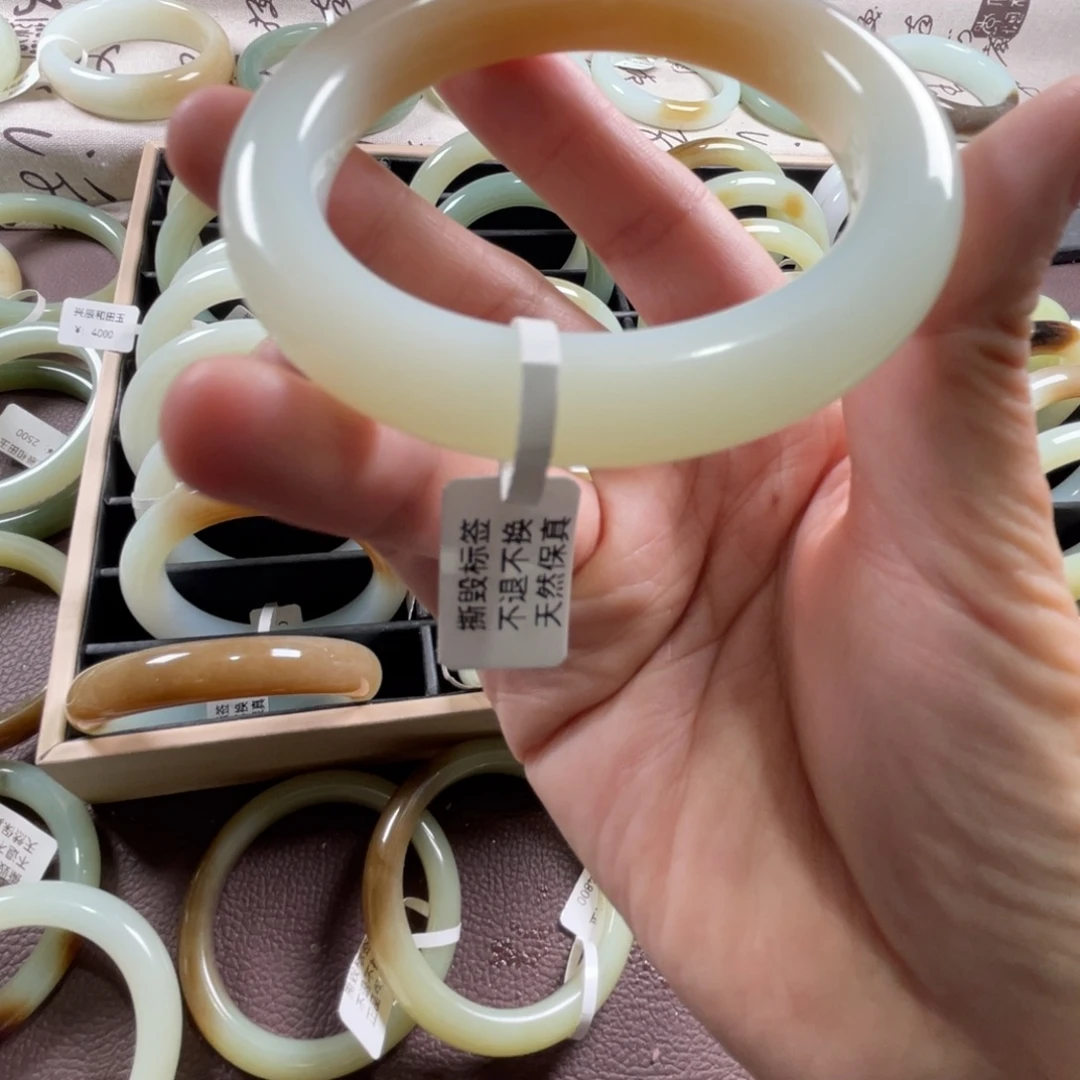 和田玉未镶嵌手镯