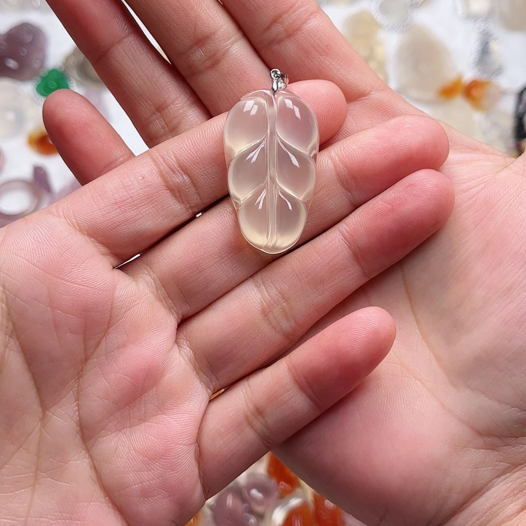 玛瑙/玉髓颈饰未镶嵌是**呢