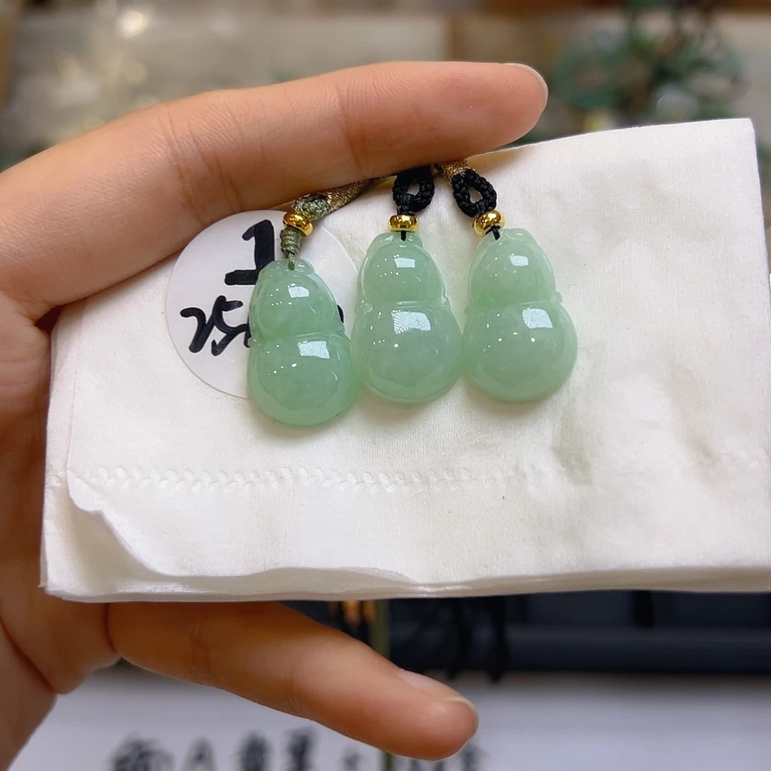 翡翠未镶嵌颈饰多样性发一件