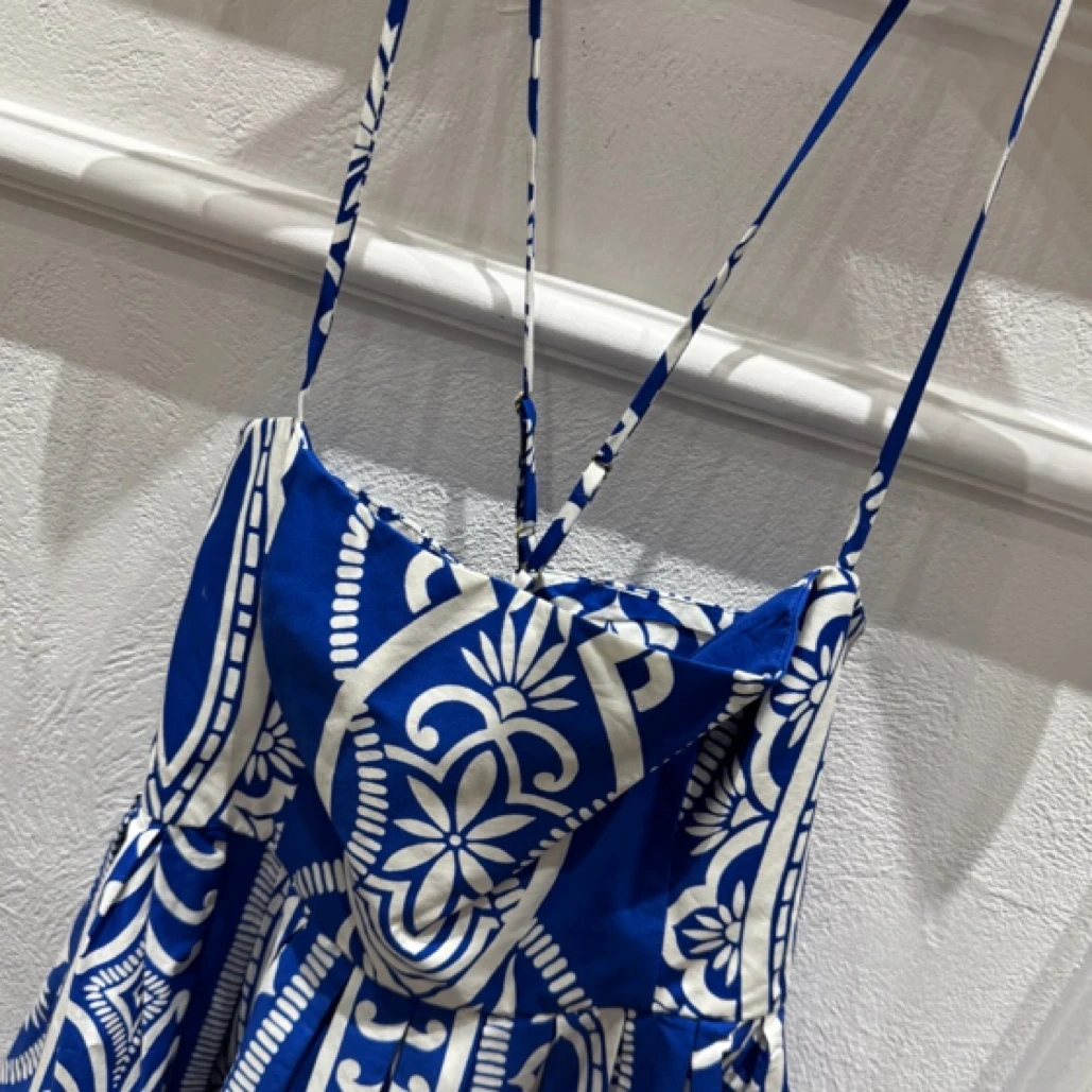 Soyinkala孤品简约复古大气吊带温婉大方衣服