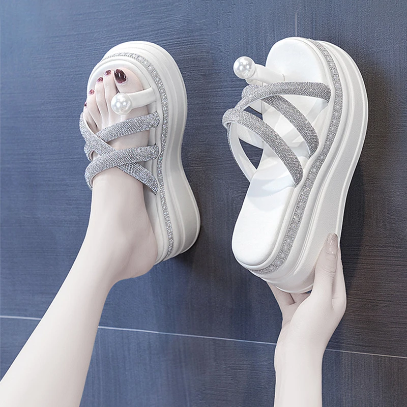 内增高跟凉拖鞋女士外穿2025夏季新款坡跟时尚厚底网红超火松糕