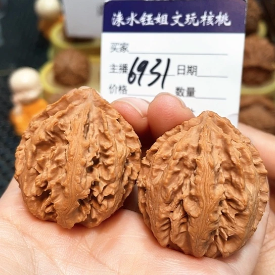 文玩核桃把件37全品野生八棱灯笼6931