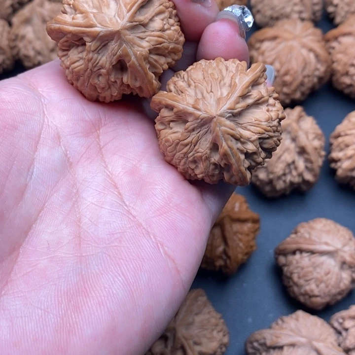 文玩核桃吊坠M****u三棱