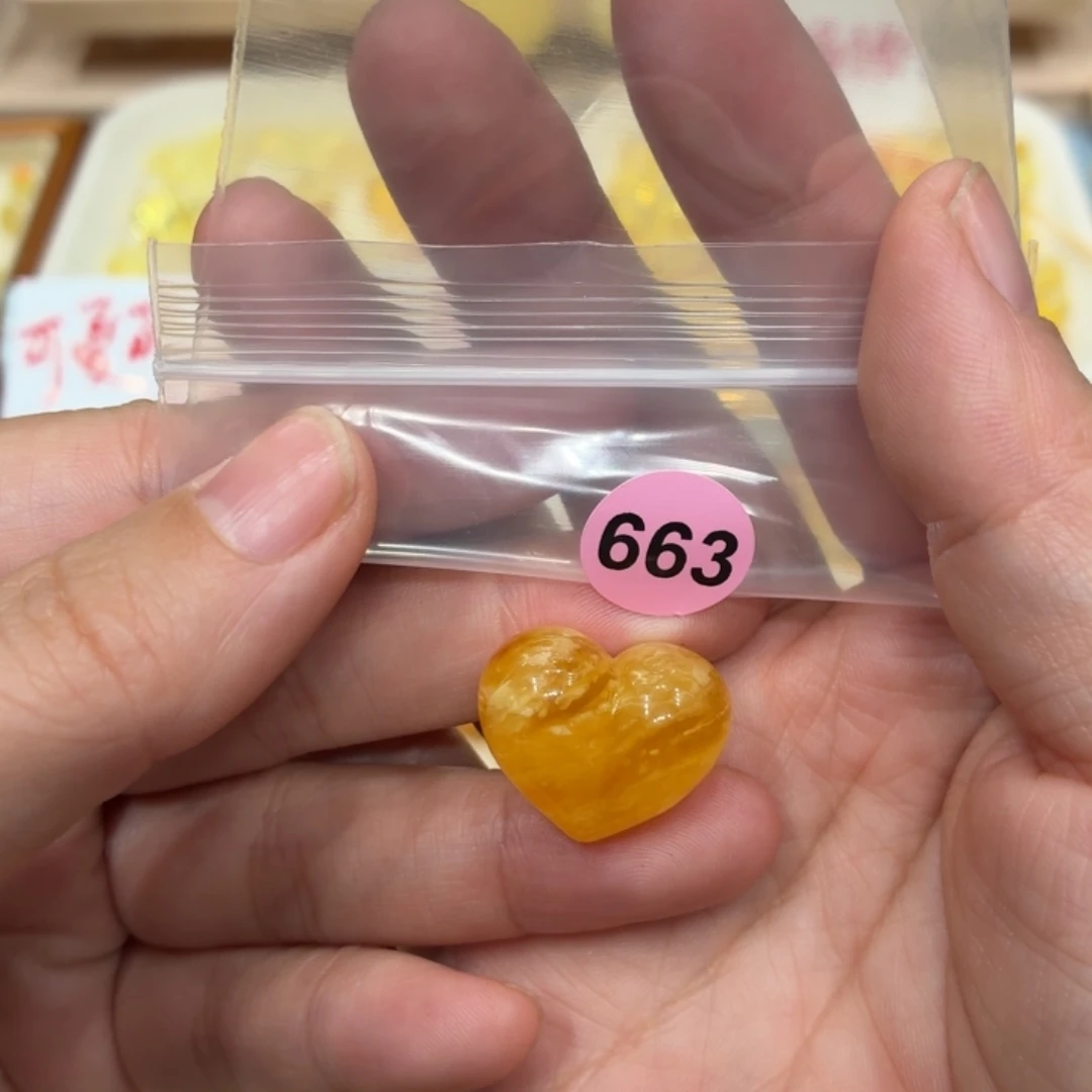 琥珀未镶嵌珠宝奇石