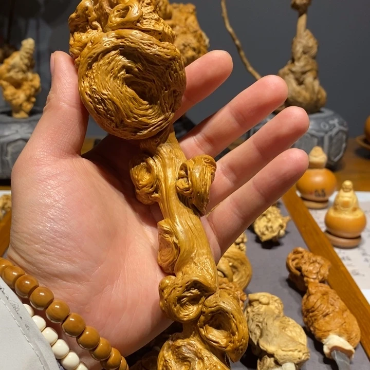 楠木驍***园降龙木手把大如意