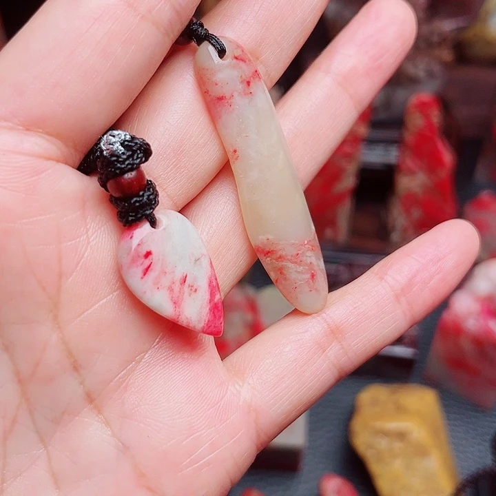 昌化鸡血石昌化鸡血石精品挂件