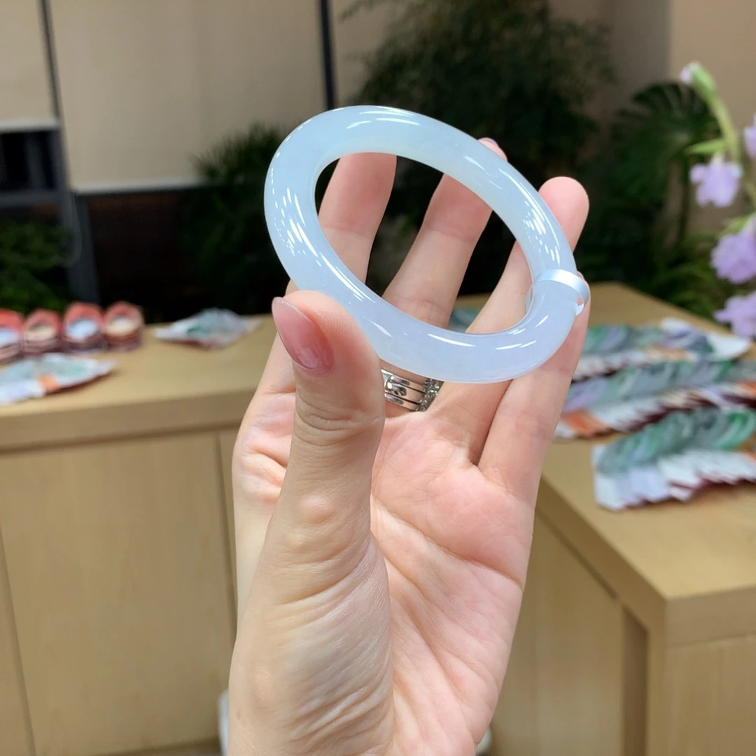 翡翠手镯未镶嵌茉****y不退不换