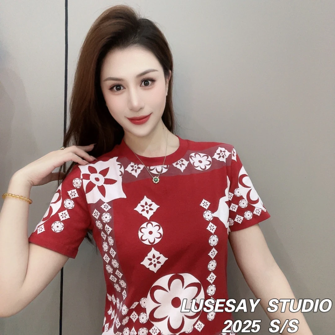 LUSESAY 设计感欧货满印 2025新款 短袖t恤女百搭休闲红色上衣