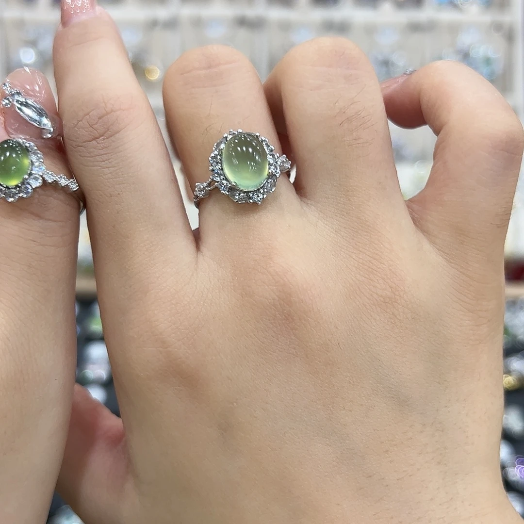 杨***哈岫玉银S925镶嵌戒指