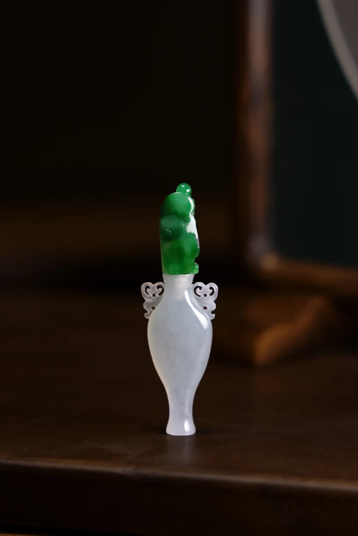 老坑种特色韵味宝瓶吊坠 结缘欣赏