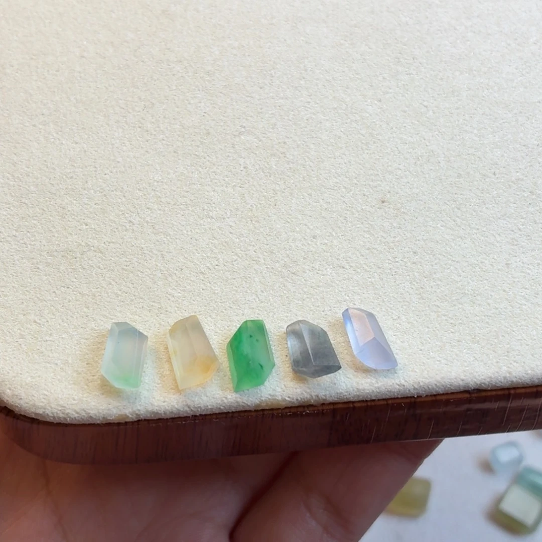 翡翠散珠冰透五色切割