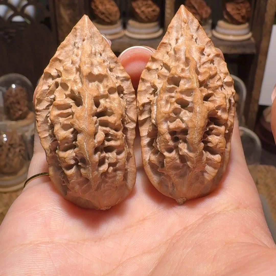 文玩核桃把件龙纹绣花鞋